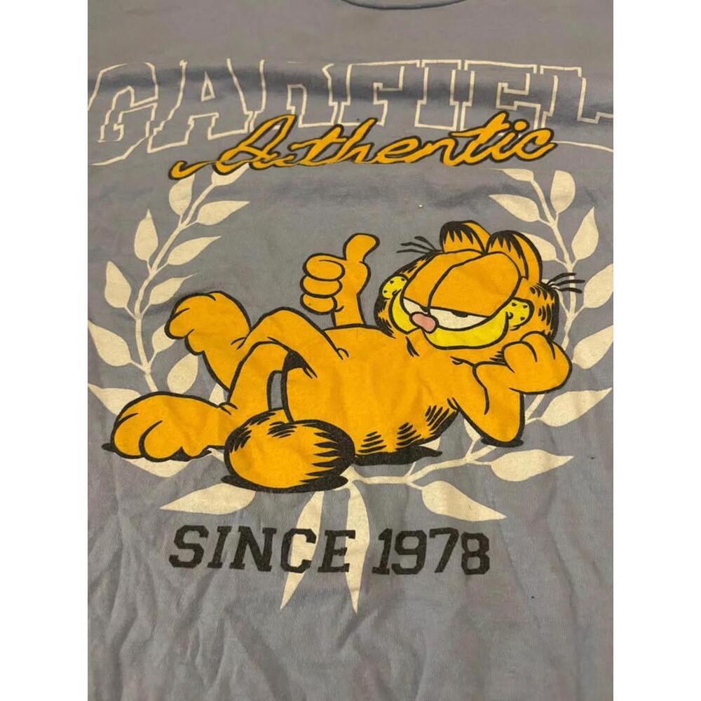 garfield light blue graphic tee – size small (small stain)